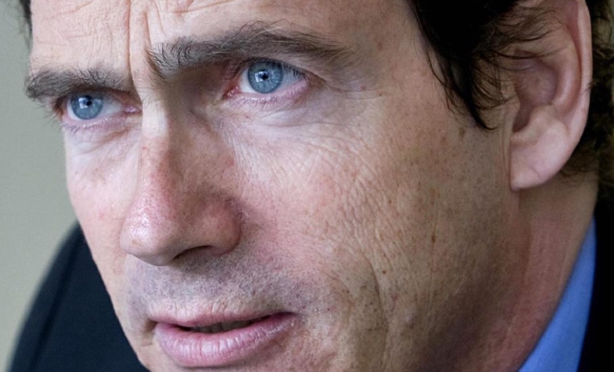 Pierre-Karl P�ladeau aper�u en charmante compagnie au G�meaux, et il semble en amour