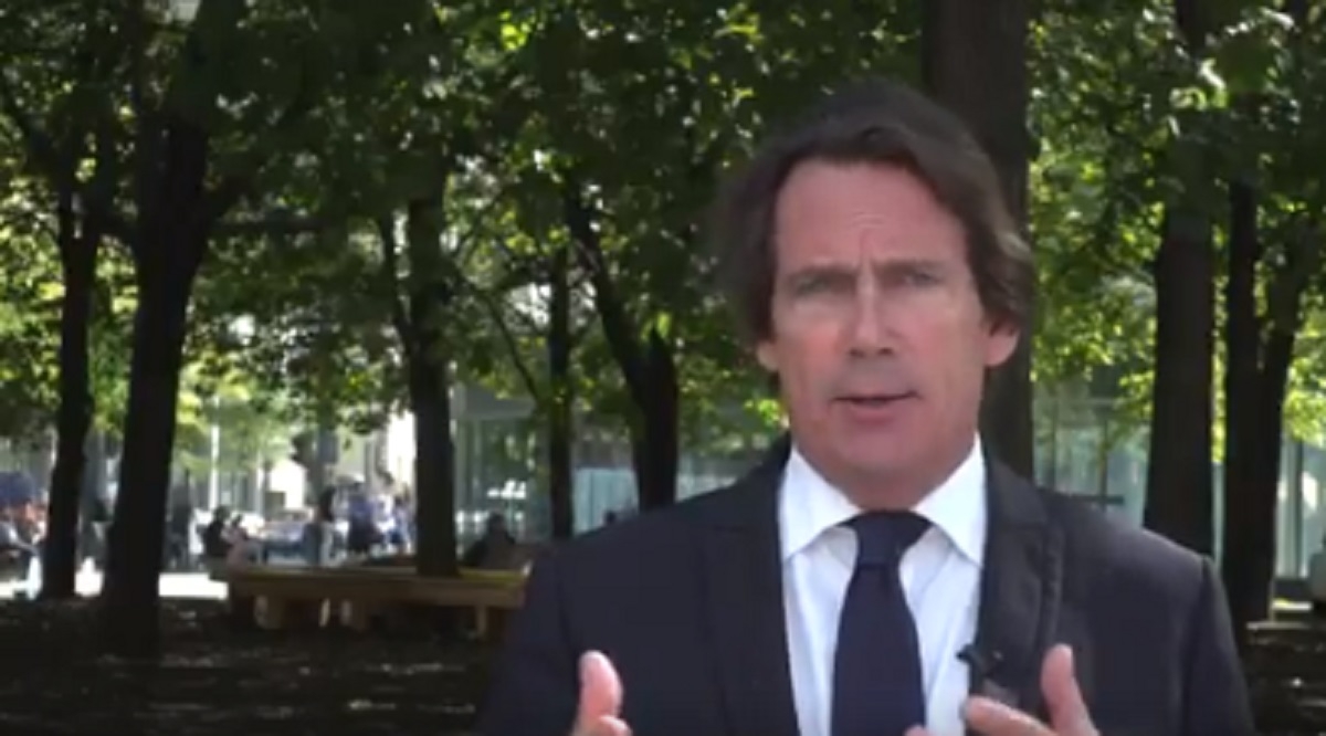 Pierre-Karl P�ladeau lance une fl�che en direction de Justin Trudeau