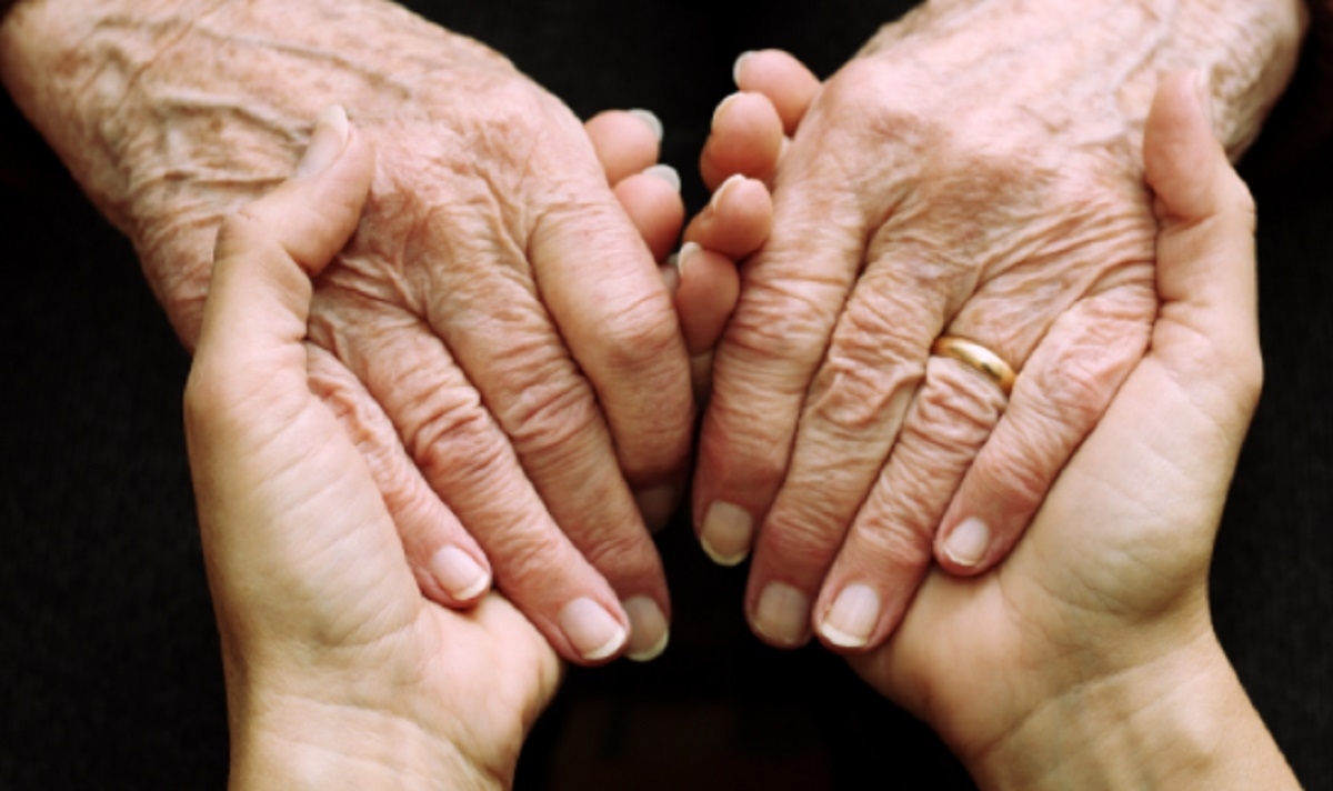 Cette femme dnonce les conditions de vie de son pre en CHSLD