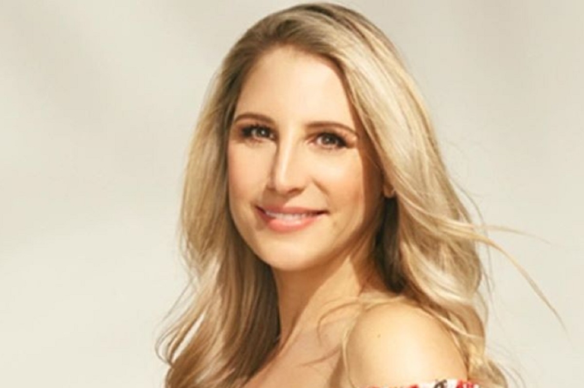 La fille de Mah�e Paiement est un parfait sosie de sa maman jeune ! 