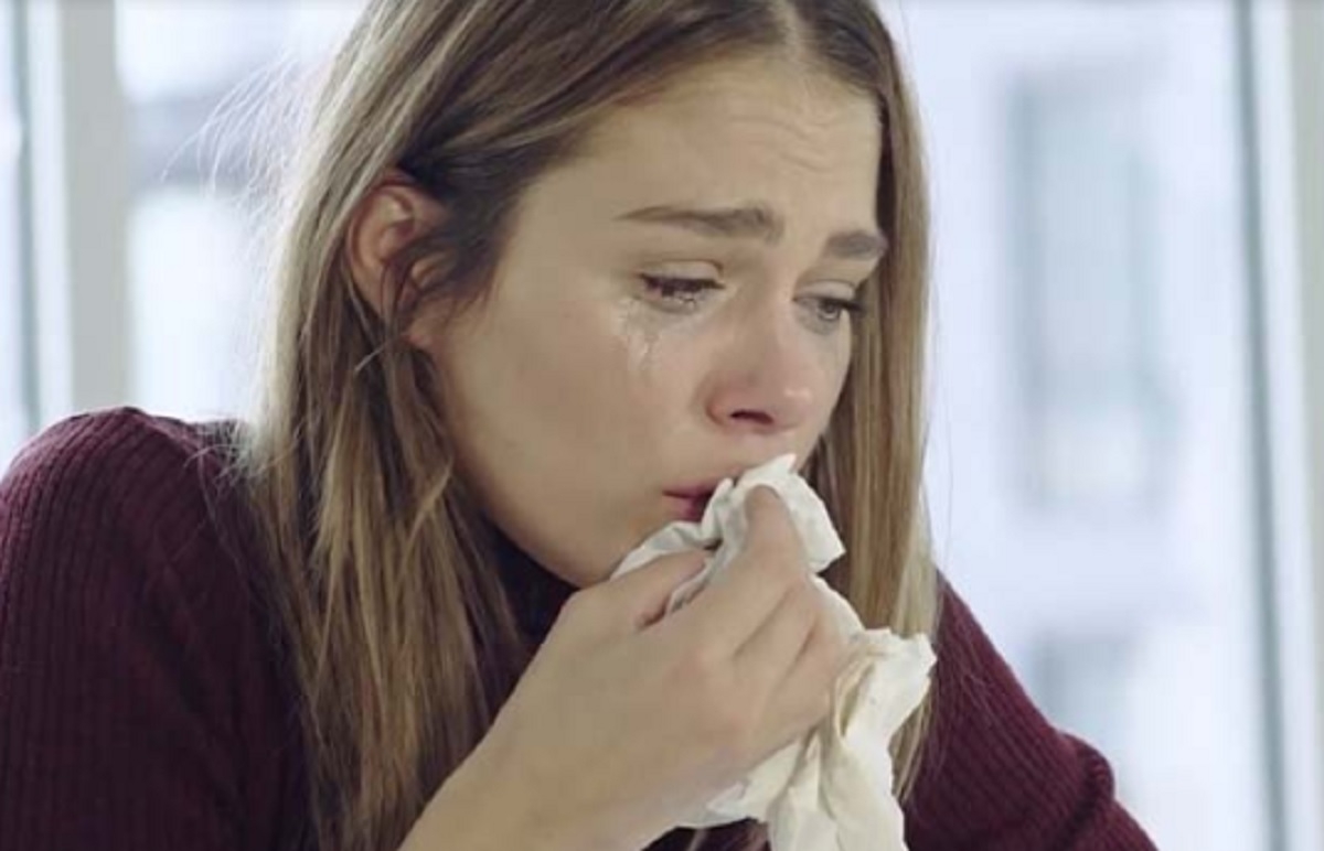 En apercevant sa grand-mre, Maripier Morin fond en larmes...