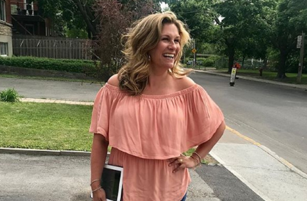 Saskia Thuot publie une magnifique photo d'elle et sa fille pour la rentr�e scolaire, Simone lui ressemble tant !