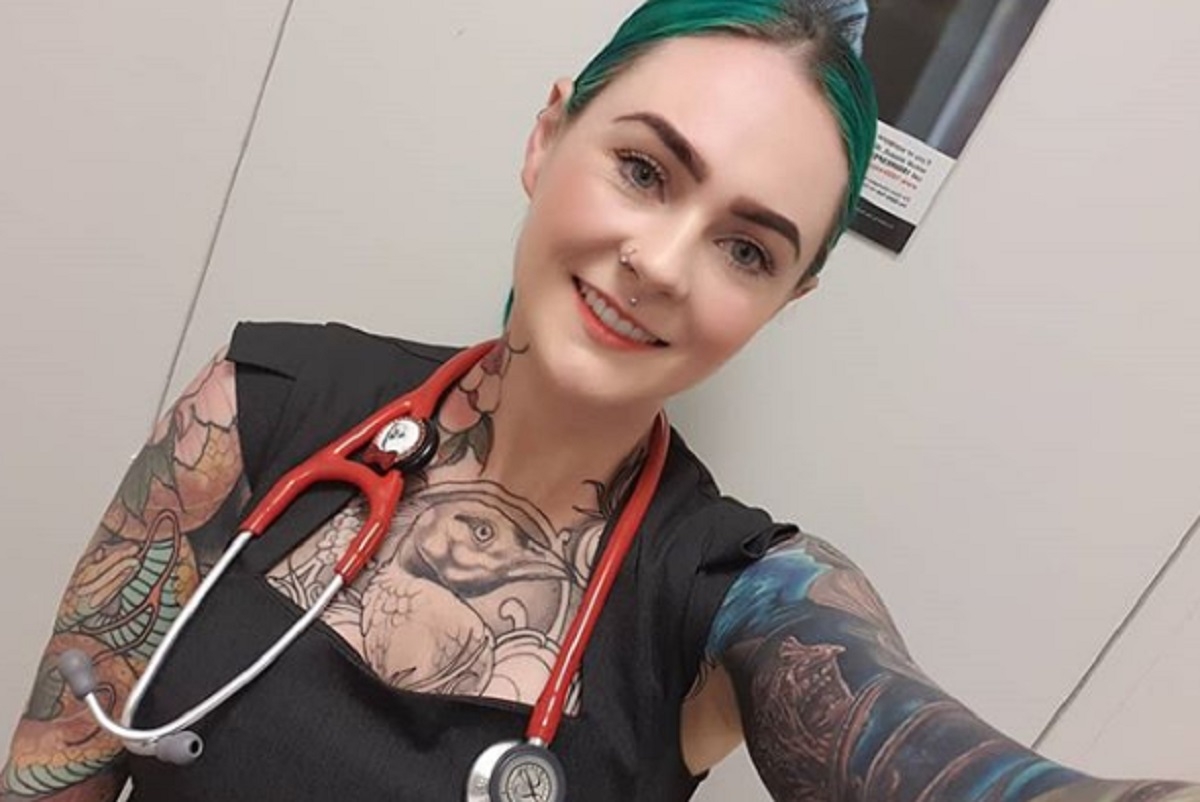 Cette femme mdecin est la plus tatoue au monde et doit se battre tous les jours contre les prjugs