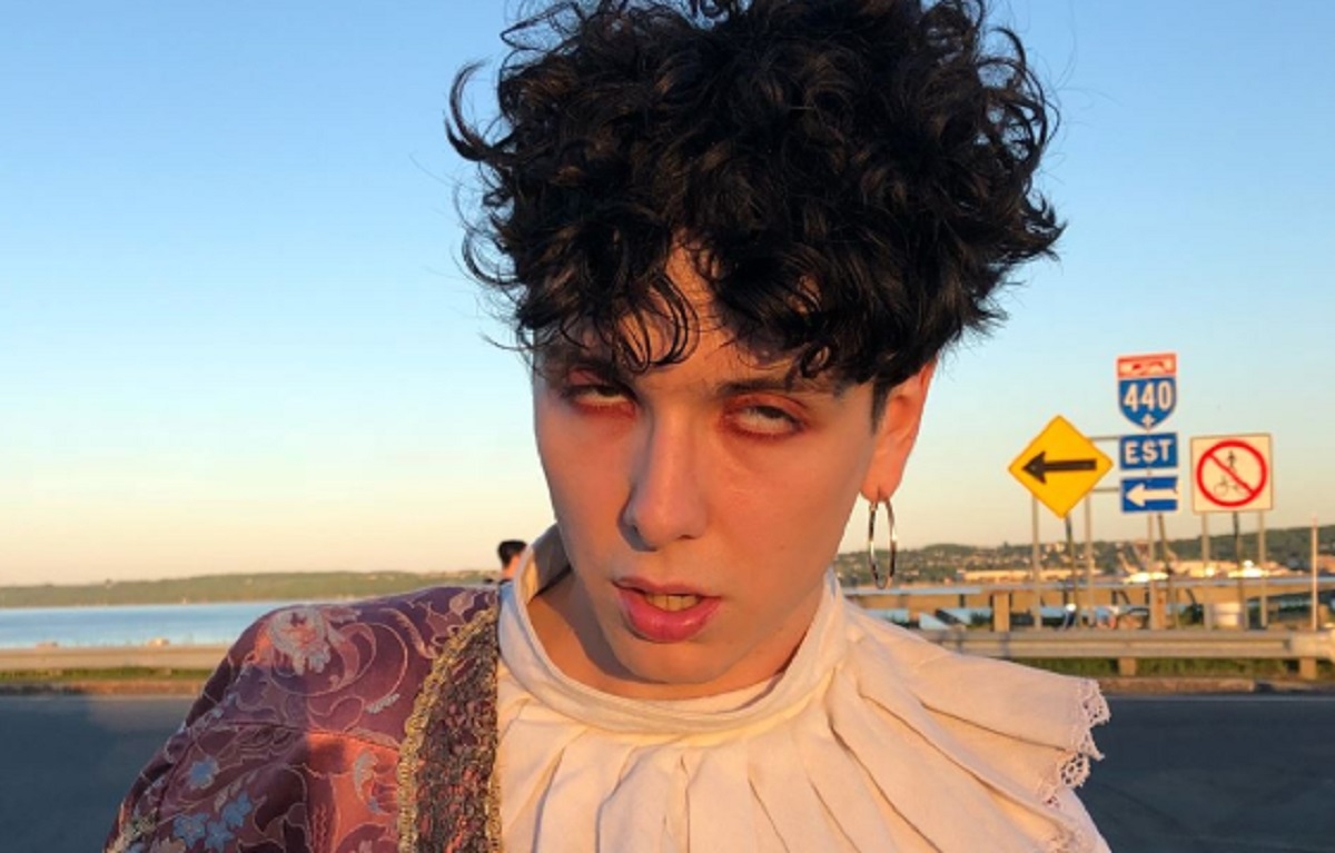 Un admirateur se fait tatouer le visage d'Hubert Lenoir