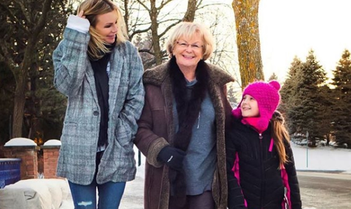 En ces temps trs sombres, Caroline peut compter sur le soutien de sa maman