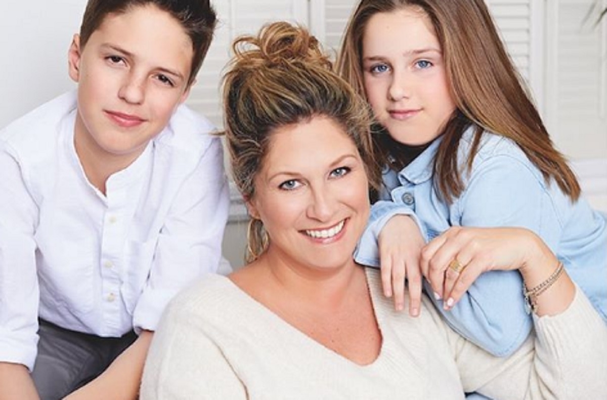 Saskia Thuot partage une rare photo de famille tout � fait magnifique!