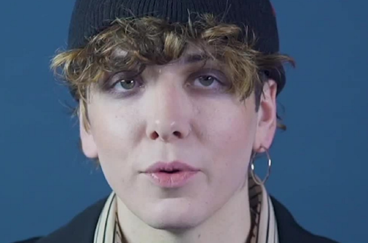 Hubert Lenoir prsente  la France une vido toute simple pour se prsenter...on y croit presque.