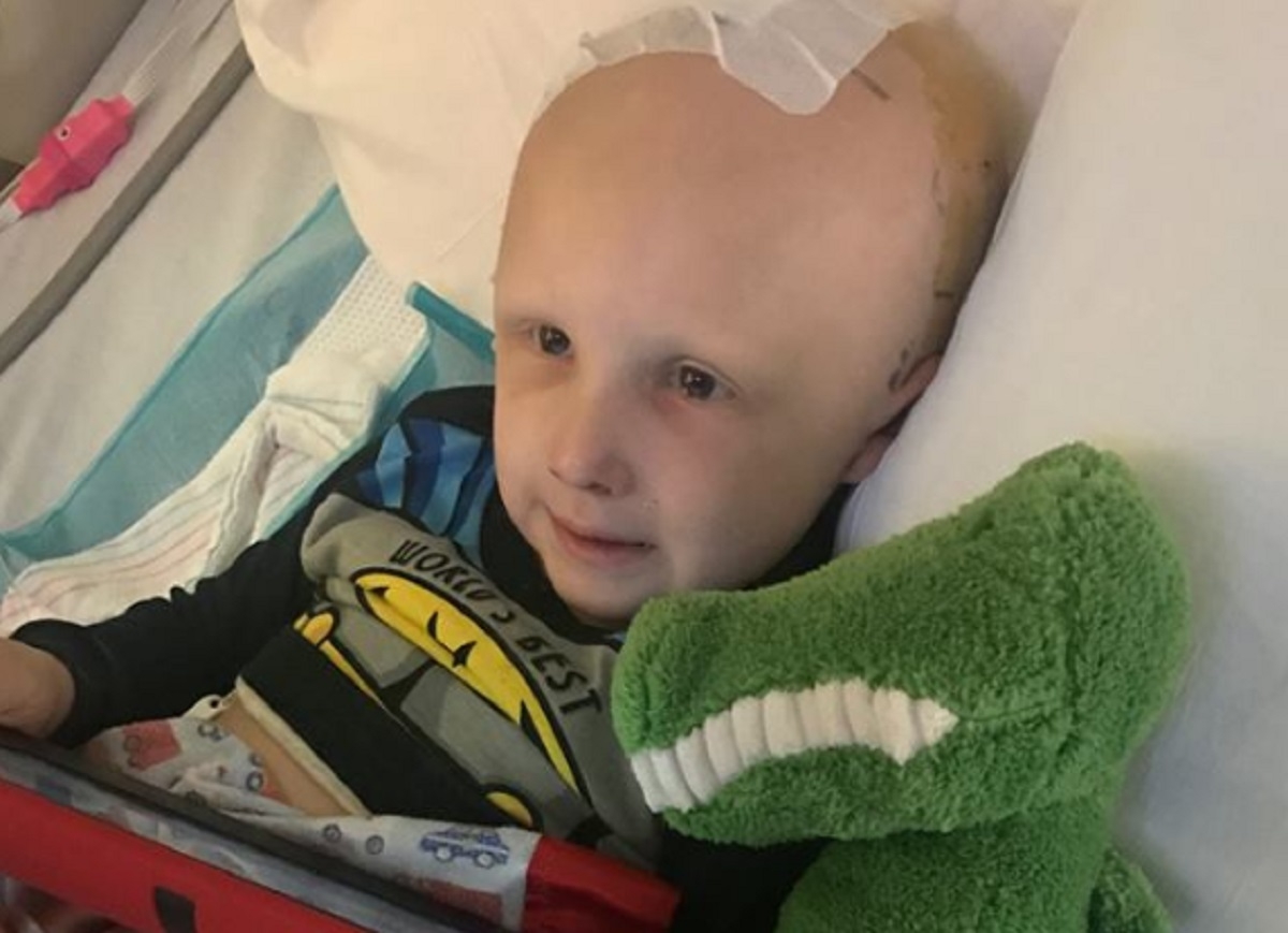 Un garon de 4 ans se meurt d'un cancer, il se rveille d'un coma pour dire 4 mots  sa maman