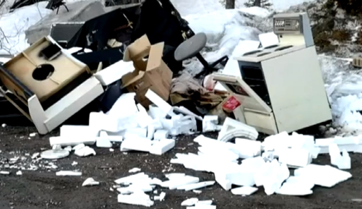 Saguenay : Des d�chets laiss�s en pleine nature par des personnes trop press�es