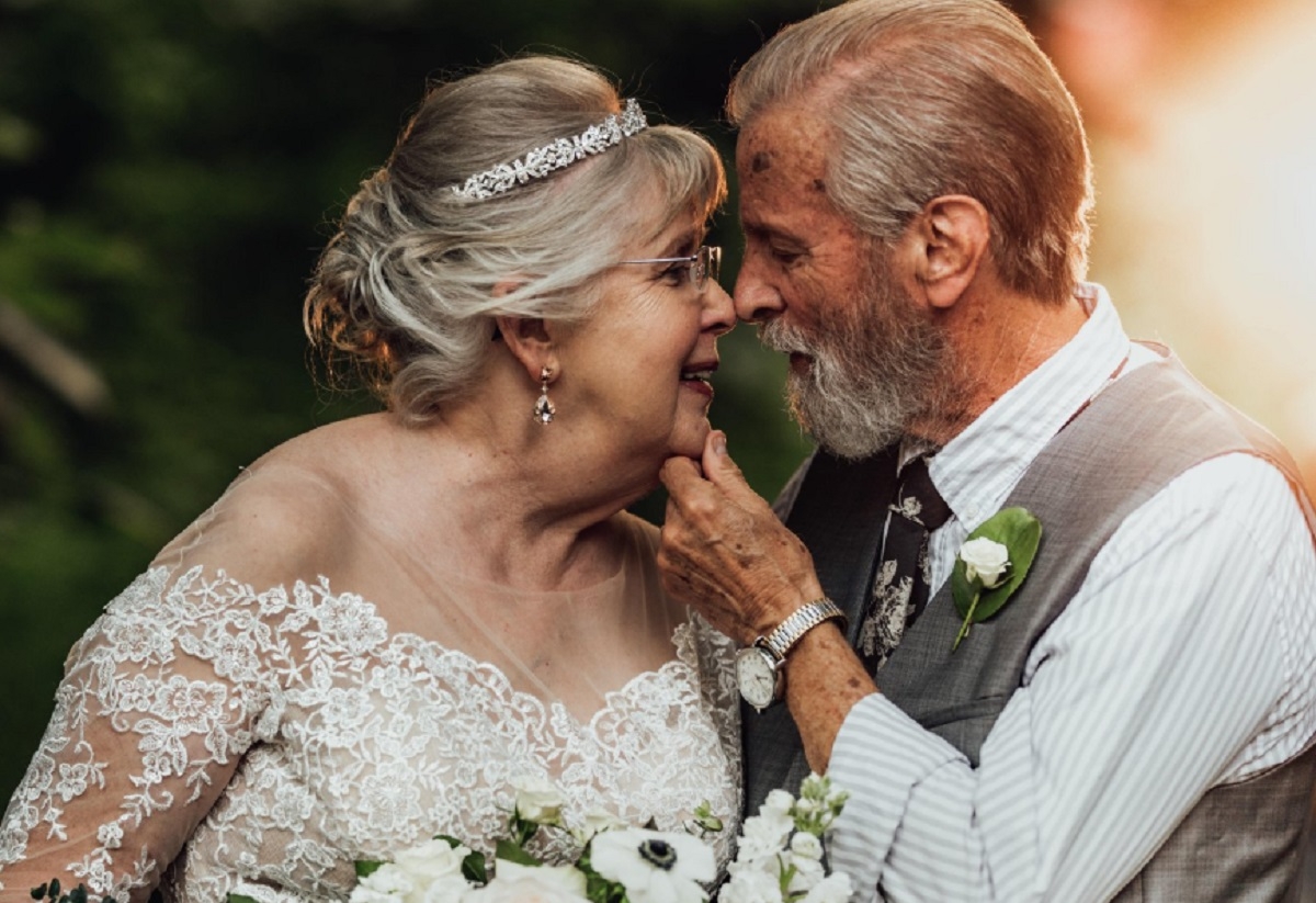 Ce couple fait une sance photo en habit de maris pour leur 60e anniversaire de mariage