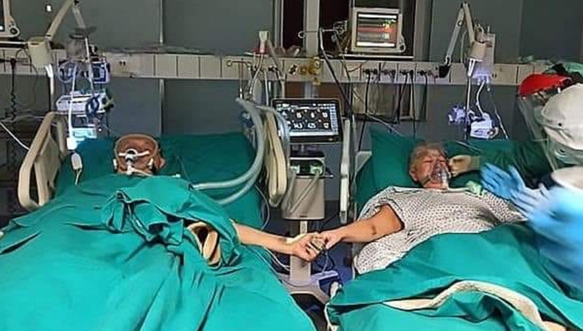 Un couple infecté au coronavirus célèbre leur 50 ans de mariage sur un lit d'hôpital