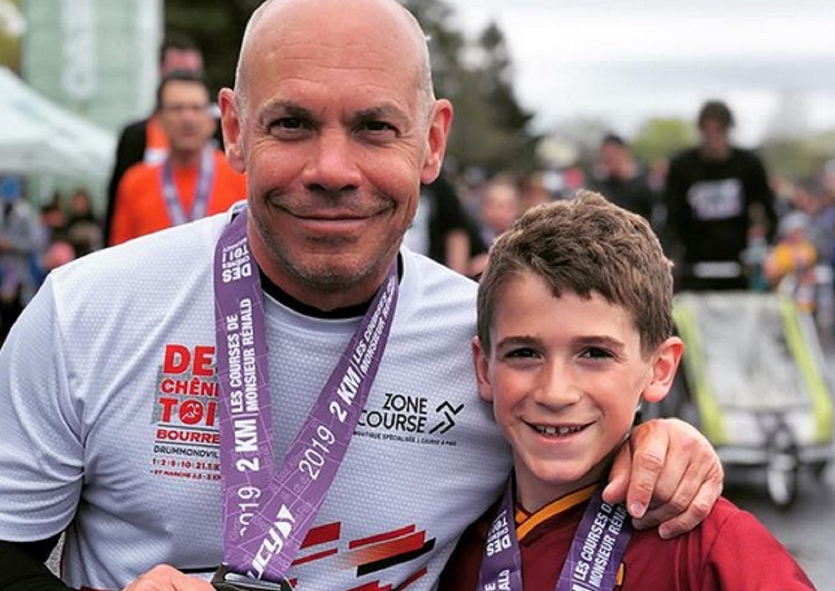 Maxim Martin prsente son fils pour la premire fois au public depuis qu'il a dcouvert son existence