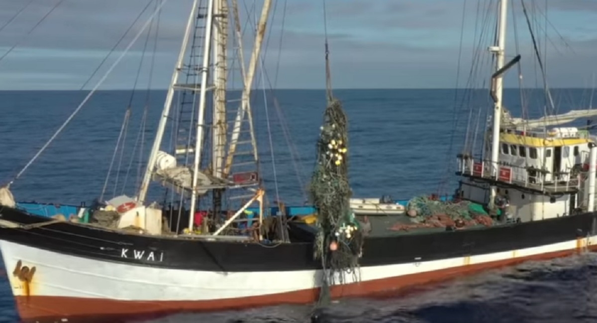 Nouveau record : L'quipage d'un bateau rcupre 103 tonnes de plastique dans l'ocan