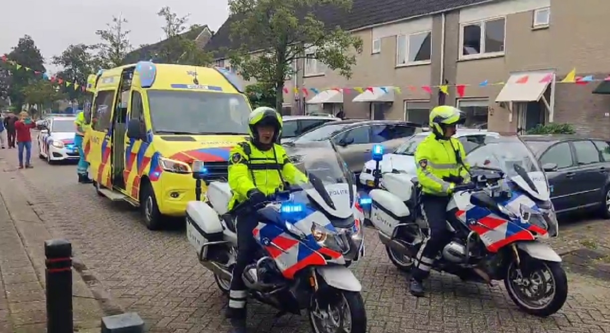 Un enfant souffrant d'un cancer en phase terminal voit son plus grand rve ralis par des policiers