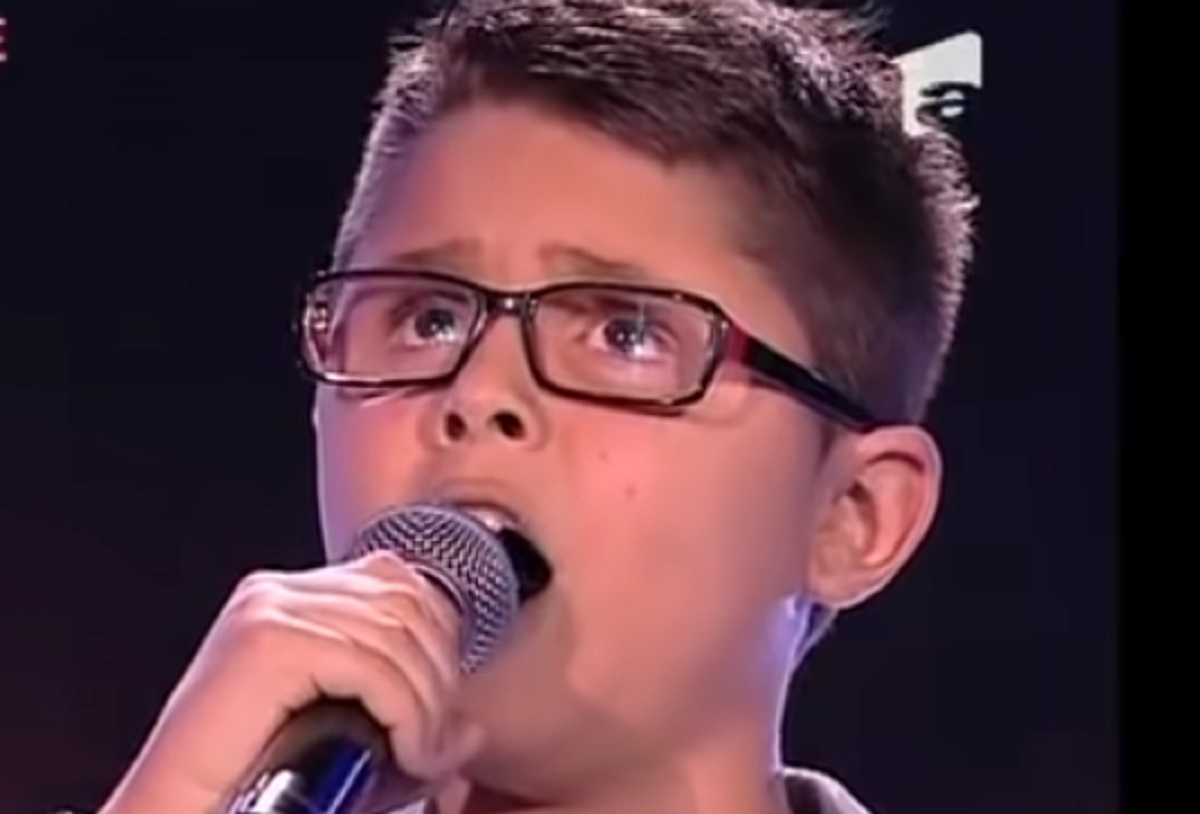 Ce petit prodige laisse les juges sans voix avec son interpr�tation de The Show Must Go On de Freddie Mercury