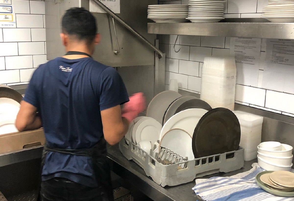 Un restaurant de Montral paye ses plongeurs 30 $ de l'heure