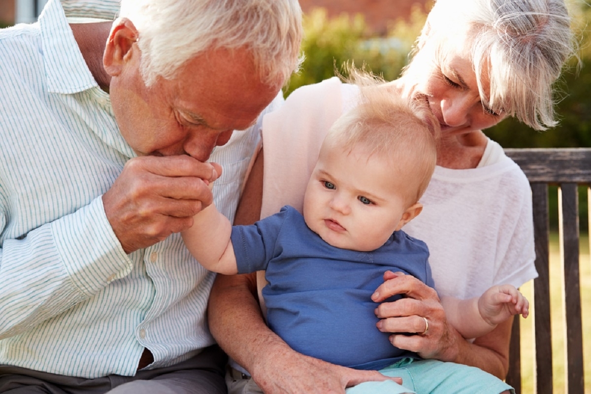 Les grands-parents qui gardent leurs petits-enfants vivraient beaucoup plus longtemps.