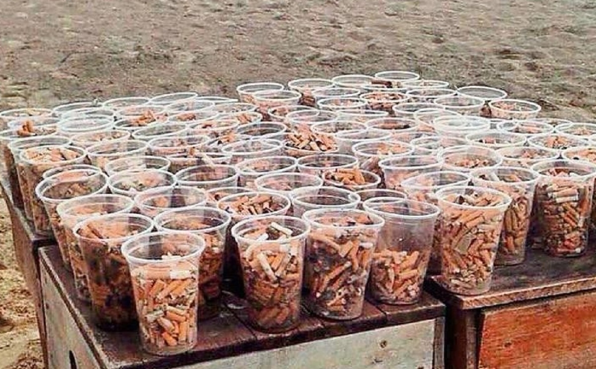 Un restaurant de Barcelone �change un verre de m�gots de cigarettes contre une bi�re gratuite